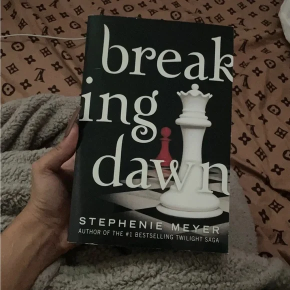 Breaking Dawn Book - Picture 1 of 2